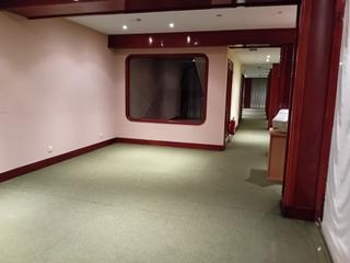 Lloguer Local Comercial  Goienkale. Se alquila local en centro de casco viejo, con 2 entradas de la