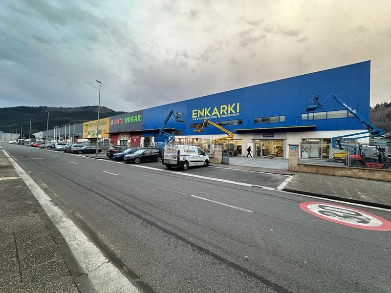 Foto c144c8f3-989b-4a3f-bf0d-c27c47d5c9ae. Affitto locale commerciale con riscaldamento in Zaramaga Vitoria - Gasteiz