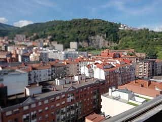 Bureau  Gordóniz kalea. Se vende oficina en zona amezola con rekalde, con 65m2,alto, muc