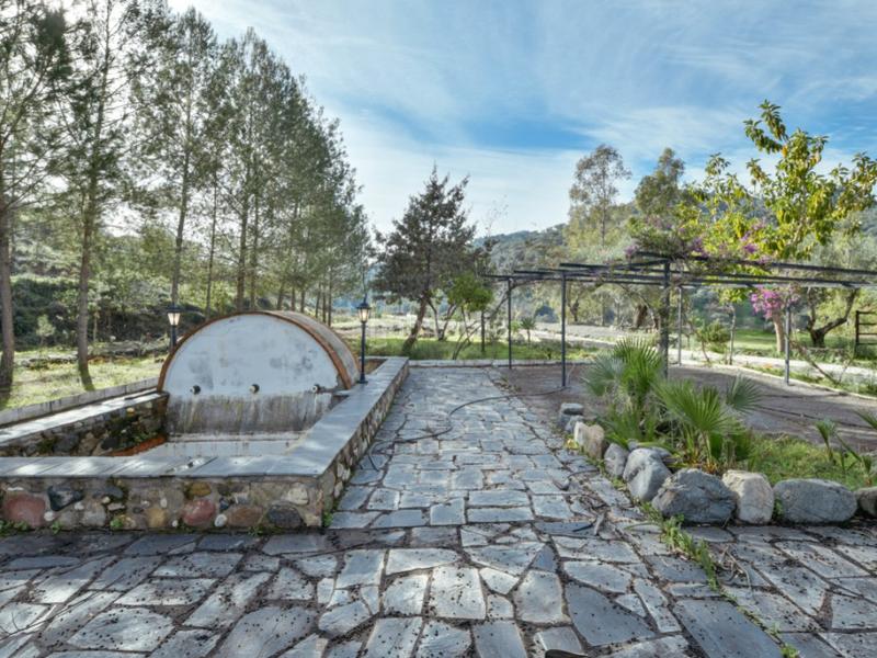 Foto 1994bdfb-7d1f-4b83-a91b-02c42591f7b0. Haus mit pool in Guaro