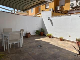 Casa adossada a La Pastora - La Estación. Amplia vivienda de 4 dormitorios y patio privado