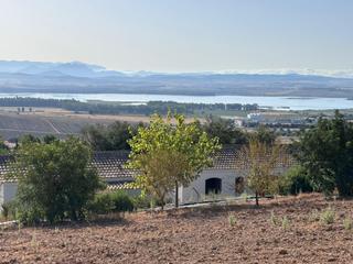 Haus in Bornos. Finca rustica en bornos con edificaciones y vistas al lago