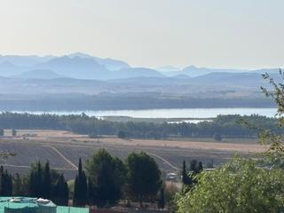 Maison à Bornos. Finca rustica en bornos con edificaciones y vistas al lago