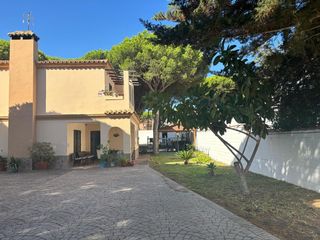 Chalet in La Barrosa. Espectacular chalet en primera linea