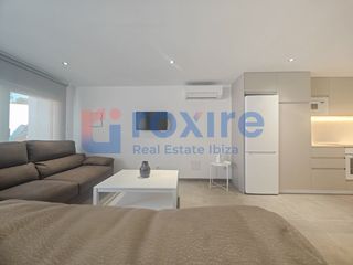 Rent Ground floor in Avenida sant agusti 18. Bajo reformado 1 habitación 1 baño. temporada septiembrejunio ap