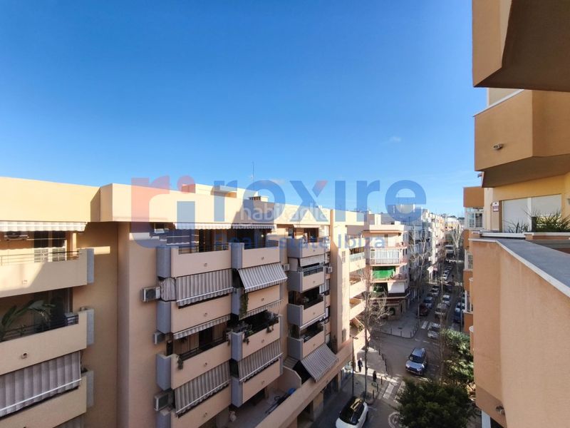 Foto 0f24dea8-e699-4539-b3e9-0d077e90d9ca. Piso en calle bisbe abad i lasierra 47 piso. centro 3 habitaciones 2 baños terraza a reformar en Ibiza