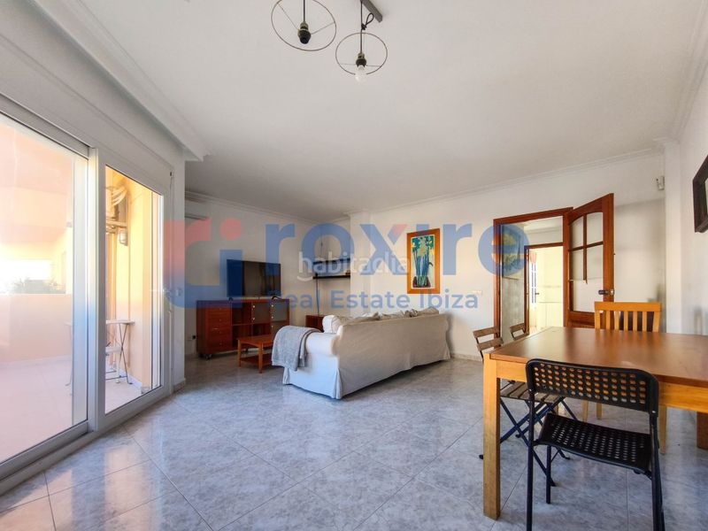 Foto 15ec5c07-d7ac-4907-b5f3-70a2be3c400e. Piso en calle bisbe abad i lasierra 47 piso. centro 3 habitaciones 2 baños terraza a reformar en Ibiza