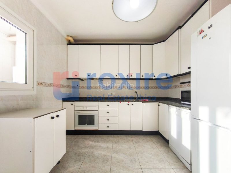 Foto 3ff55539-347c-4def-8363-a950c694d897. Piso en calle bisbe abad i lasierra 47 piso. centro 3 habitaciones 2 baños terraza a reformar en Ibiza