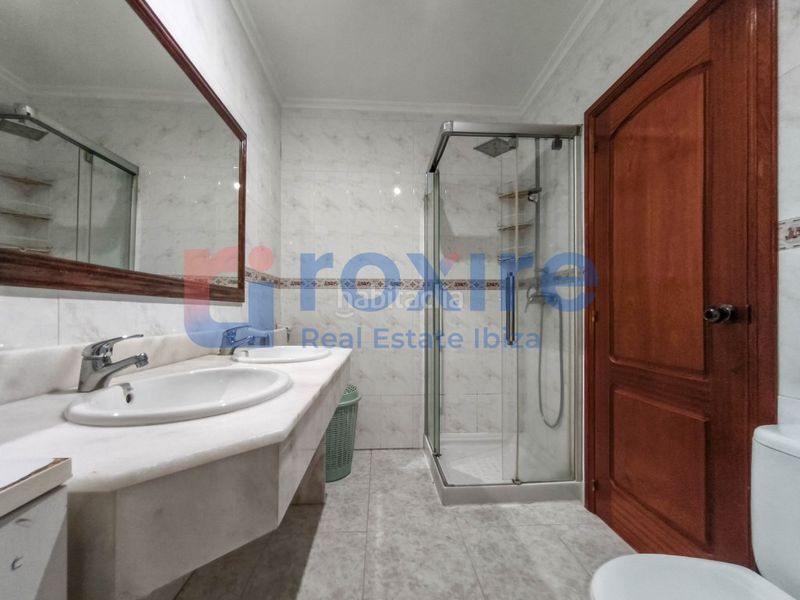 Foto 4bfae271-7da6-4a34-9201-e6a687ac78d1. Piso en calle bisbe abad i lasierra 47 piso. centro 3 habitaciones 2 baños terraza a reformar en Ibiza