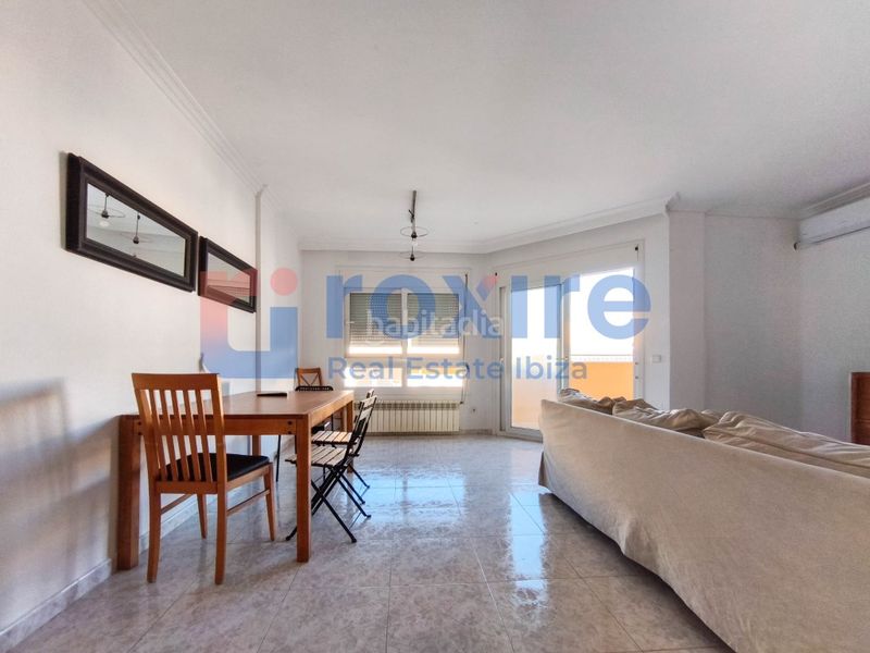 Foto 742b40bd-9541-473c-8abc-d87c74606c3a. Piso en calle bisbe abad i lasierra 47 piso. centro 3 habitaciones 2 baños terraza a reformar en Ibiza