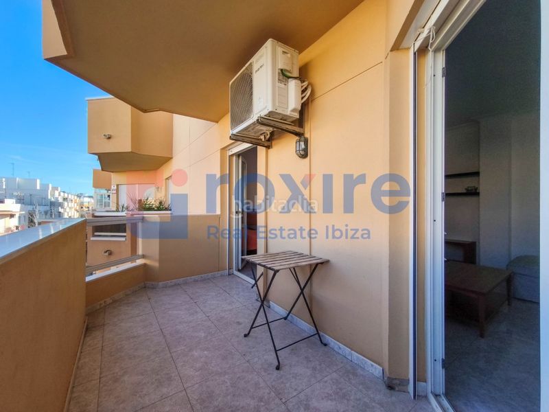 Foto 7e69a569-db29-4996-a92c-078e6f3226dd. Piso en calle bisbe abad i lasierra 47 piso. centro 3 habitaciones 2 baños terraza a reformar en Ibiza