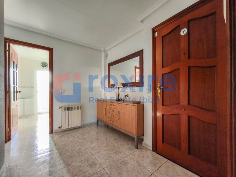 Foto 95ea71ea-9f65-4407-9eed-f2a3d1d47383. Piso en calle bisbe abad i lasierra 47 piso. centro 3 habitaciones 2 baños terraza a reformar en Ibiza