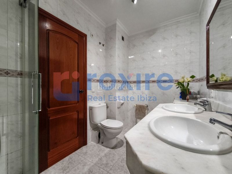 Foto c5ea3a5d-2455-45e6-9ef1-12d171f99cb7. Piso en calle bisbe abad i lasierra 47 piso. centro 3 habitaciones 2 baños terraza a reformar en Ibiza