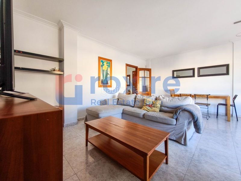 Foto c964c06b-2ec2-4538-ba85-88683be3d88c. Piso en calle bisbe abad i lasierra 47 piso. centro 3 habitaciones 2 baños terraza a reformar en Ibiza