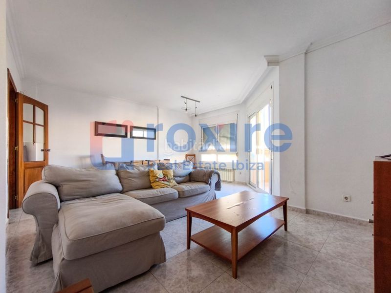 Foto cc68eae5-35bb-4a31-9a64-4767e2f4bad4. Piso en calle bisbe abad i lasierra 47 piso. centro 3 habitaciones 2 baños terraza a reformar en Ibiza