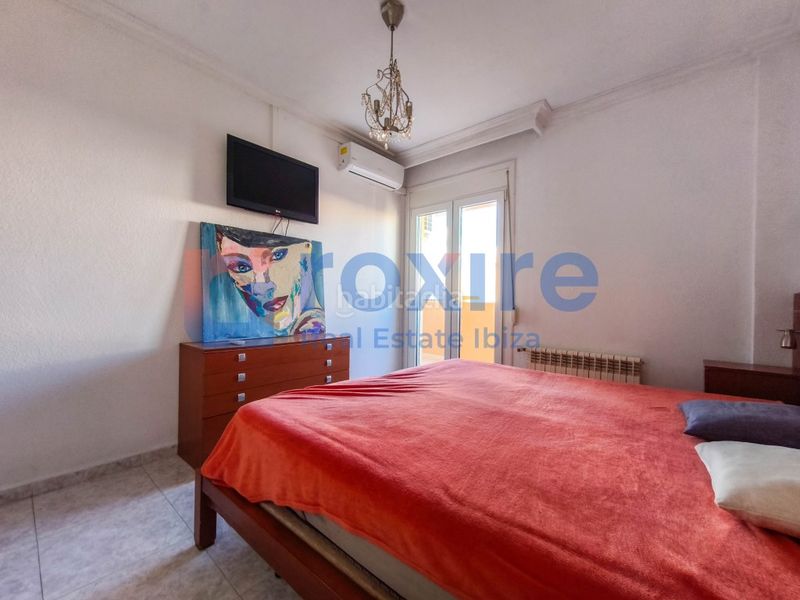 Foto dbd84a2e-71af-43a9-8134-142746edf2a8. Piso en calle bisbe abad i lasierra 47 piso. centro 3 habitaciones 2 baños terraza a reformar en Ibiza