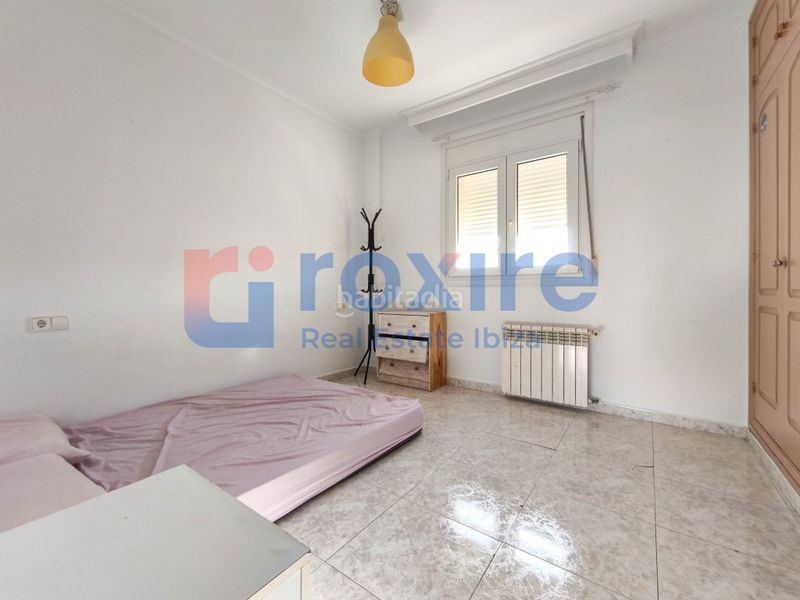 Foto dcb63d63-7d37-4ccc-b00d-597dafba4be1. Piso en calle bisbe abad i lasierra 47 piso. centro 3 habitaciones 2 baños terraza a reformar en Ibiza