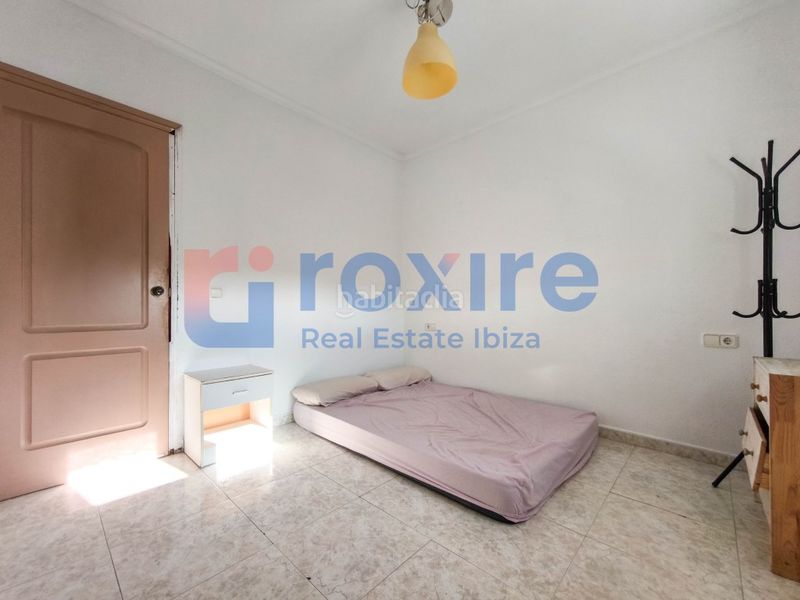 Foto eb7dccd6-42ec-4f09-9b26-aebcf3f0b5a4. Piso en calle bisbe abad i lasierra 47 piso. centro 3 habitaciones 2 baños terraza a reformar en Ibiza