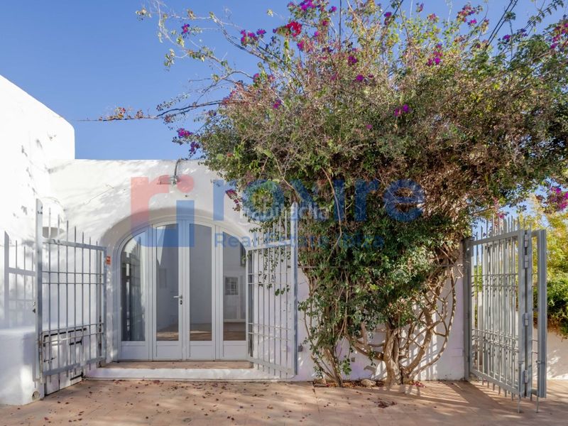 Foto 56965373-beab-4d02-9616-cb81341304c2. Casa amb aparcament a Santa Gertrudis Santa Eulària