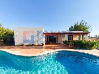 Miete Haus in Calle guillem de montgri 5. Casa típica ibicenca 3 habitaciones piscina bbq en san rafael