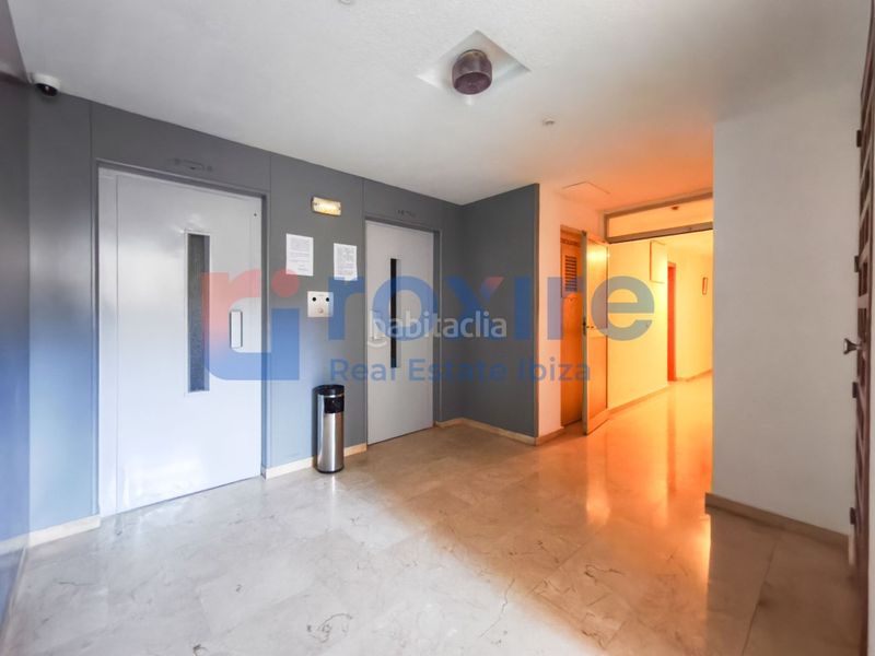 Foto 8fa3fcbf-2d1e-49ee-9dac-fa8e4ef871f3. Apartament amb aparcament a Santa Eulària des riu Santa Eulària