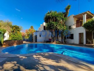 Maison  Calle de les alcines. Villa en playa den bossa 8 habitaciones 4 baños jardín piscina