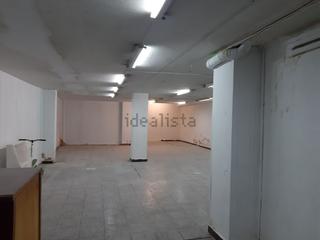 Location Local commercial  Calle calderón de la barca. Cercano a la estación de trenes