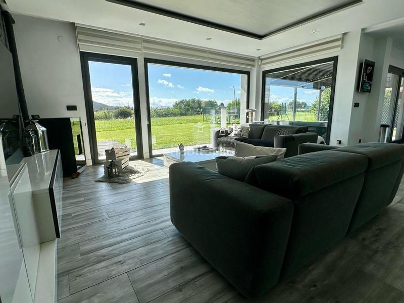 Foto 09345279-3395-4d85-8877-8eacd767cc72. Chalet magnifico chalet en Alisal - San Román Santander