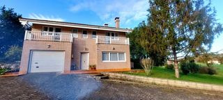 Xalet en Escobedo. Chalet en camargo