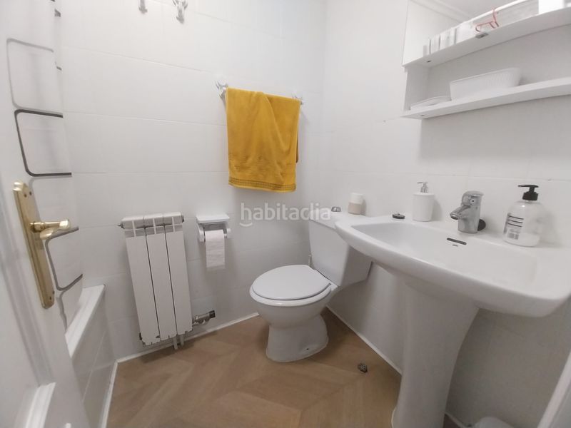 Foto 95cc6728-15b1-403d-9a76-3f07a94b450b. Rent flat with heating parking in Valdenoja Santander