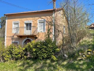 Maison à Riotuerto. Casa en la cavada con terreno