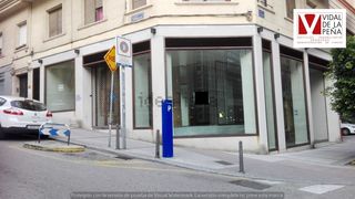 Miete Geschäftsraum  Santa clara. Local en esquina con grandes ventanales