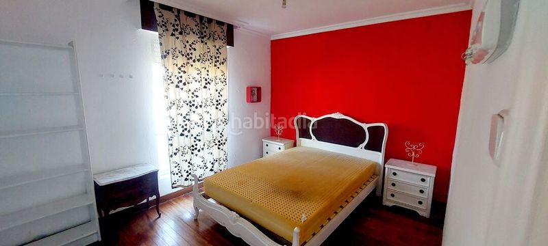 Foto f0d20628-8aea-4c00-88fe-953bebc3535d. Casa amb aparcament a Igollo Camargo