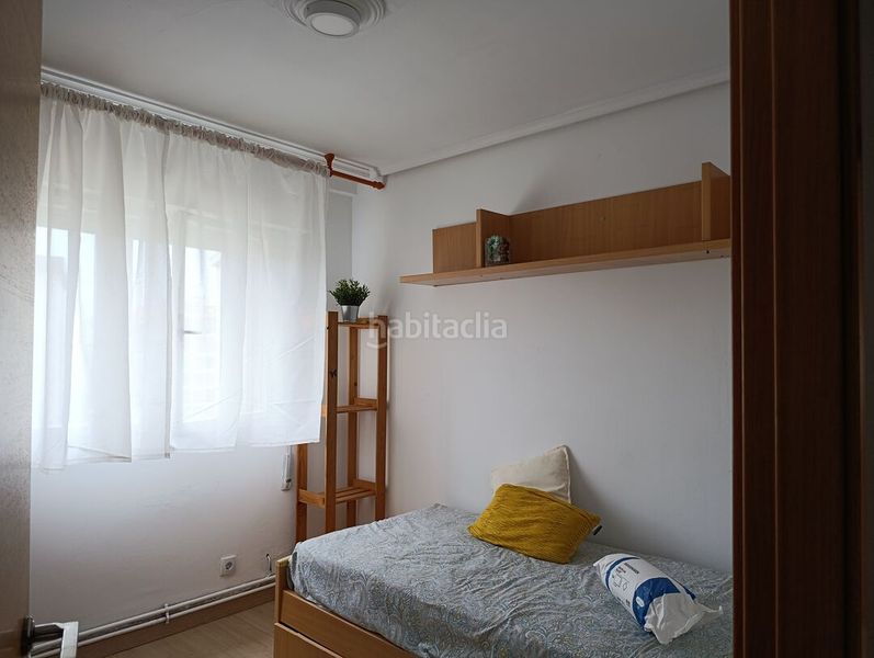 Foto 3b357868-3831-486e-af70-79437f4fb7e6. Rent flat with heating in Los Castros Santander