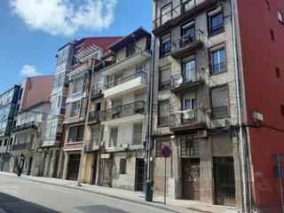 Edifici  Alta. Para 10 viviendas de 80 m2 construidos y escalera,
