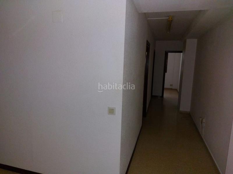 Foto c8f611c1-0072-431a-beac-3ddb7482b13b. Rent office space with parking in Puerto Chico Santander