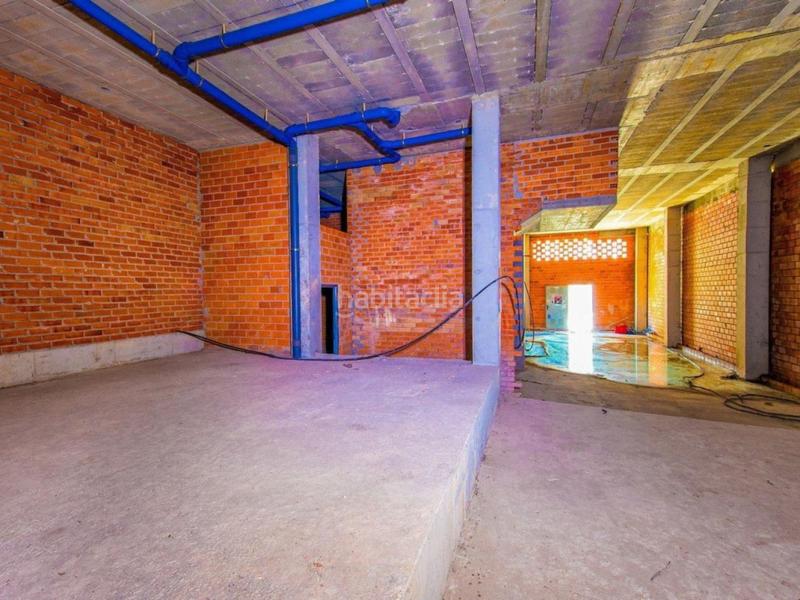 Foto 108cb9f1-71ae-4854-8d46-613744636089. Local comercial  ubicado en el centro de la ciudad, con amplia fachada y muy luminoso en milladoiro. en Ames