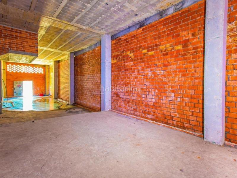 Foto fd57331d-66e2-4e1d-985a-83dde71a65d7. Local comercial  ubicado en el centro de la ciudad, con amplia fachada y muy luminoso en milladoiro. en Ames