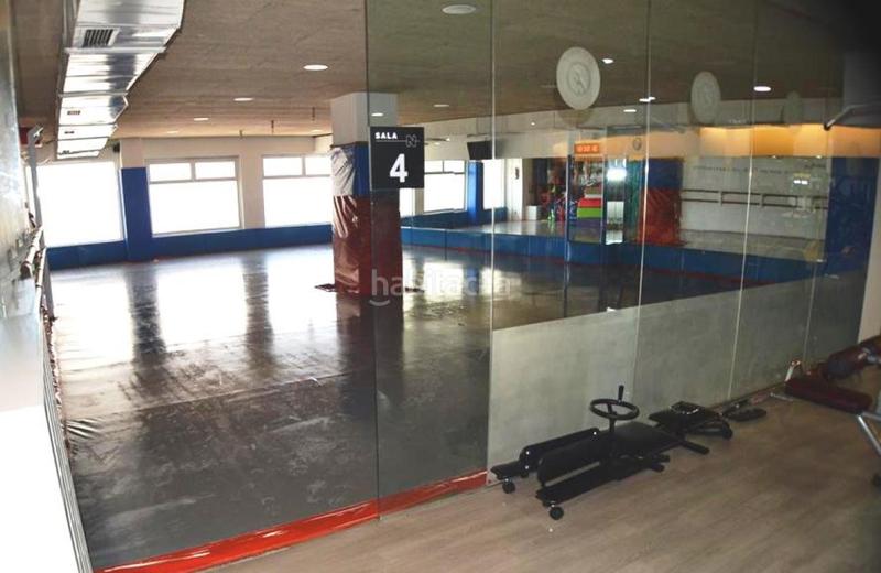 Foto 2d65062f-7b47-44d7-934e-d058fc94b757. Local comercial local acondicionado como gimnasio en venta . en Ribeira