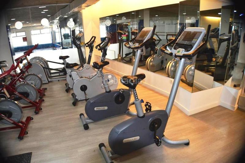 Foto 3232ab9f-a5e3-42cd-a0b2-e5317db21d6e. Local comercial local acondicionado como gimnasio en venta . en Ribeira