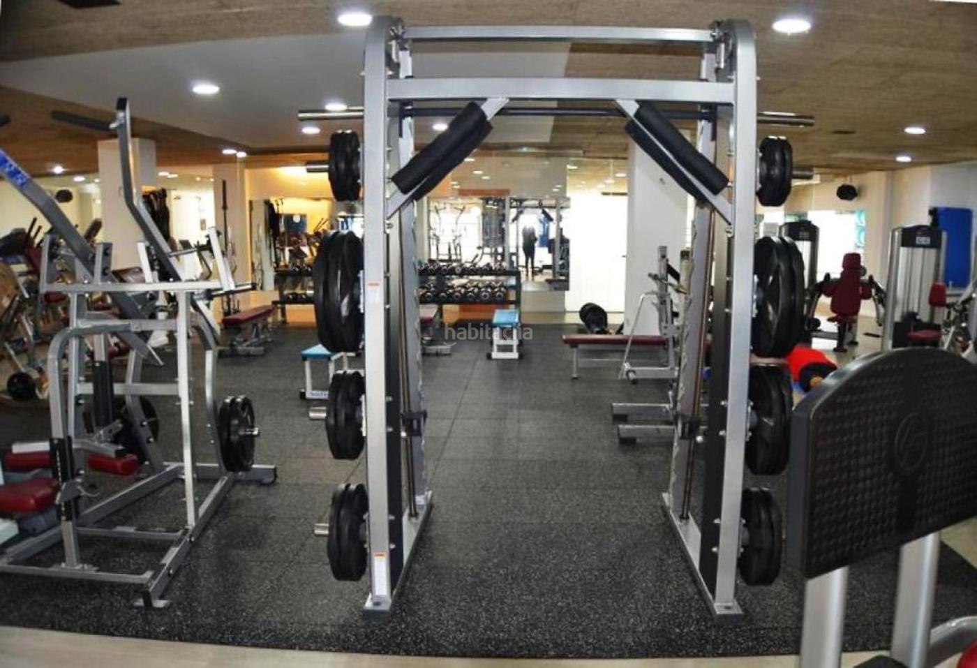 Local acondicionado como gimnasio en venta en Ribeira. Ribeira