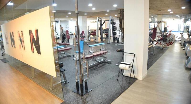 Foto 83d14826-d316-4c4b-8183-7cc876b8a8b1. Local comercial local acondicionado como gimnasio en venta . en Ribeira