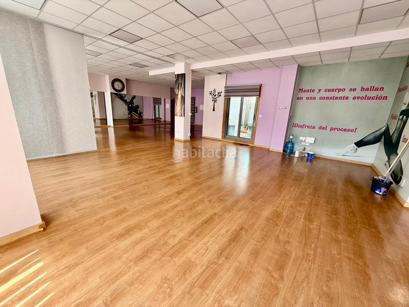 Foto a38c9888-85c7-4b6a-957d-bfeab3613d7b. Alquiler local comercial en Ribeira - avenida lugo 1 se alquila local comercial excelente ubicación en Ribeira