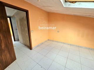 Chalet  Principal. Casa en venta en boiro centro con local comercial, 5 dormitorios