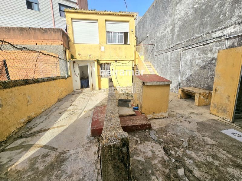 Foto 02a94bd1-c1fc-403f-91aa-be701fa26327. Casa adossada a Carreira Ribeira
