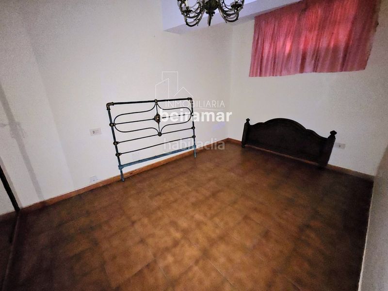 Foto 75a73be9-a421-40d3-baec-38e7e582e7d4. Casa adossada a Carreira Ribeira