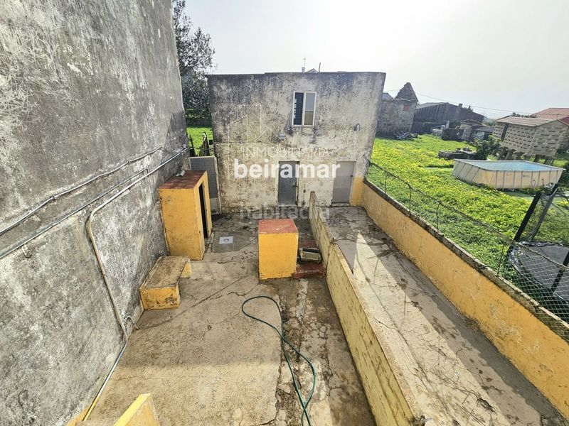 Foto bfe2d42d-b440-4d67-baee-88875c7b7782. Casa adossada a Carreira Ribeira