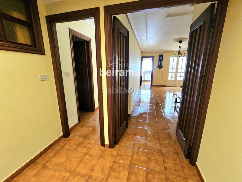 Foto c587b213-89a4-4206-94e6-13b459605e2a. Casa adossada a Carreira Ribeira