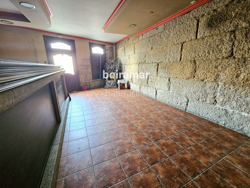 Foto e8a79a9b-bb8b-4339-9728-f9858f97f310. Casa adossada a Carreira Ribeira