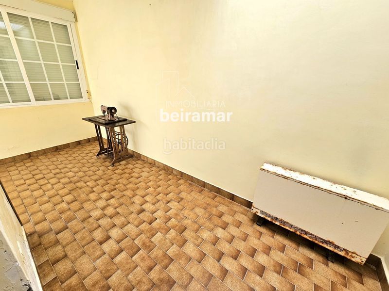 Foto f9fc1fa1-b4d4-45e7-817d-7dcc6f84b387. Casa adossada a Carreira Ribeira